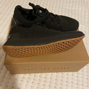 Nobull ripstop runners size 8.5